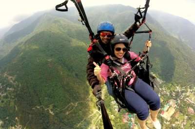 paragliding session in bir billing