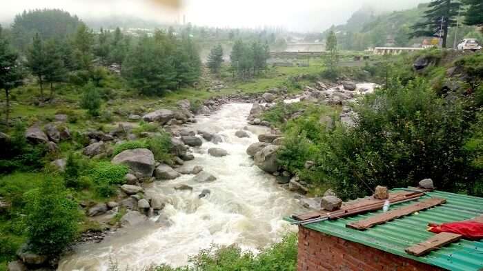 river stream in manali