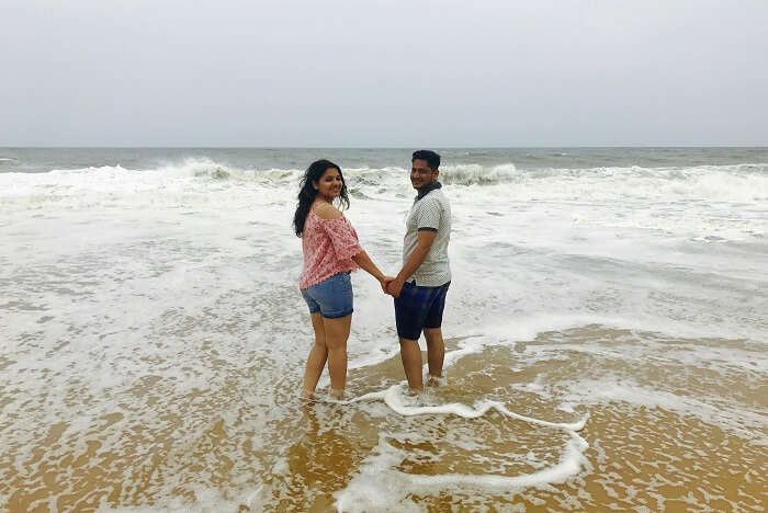 revan aarti kerala beach holding hands