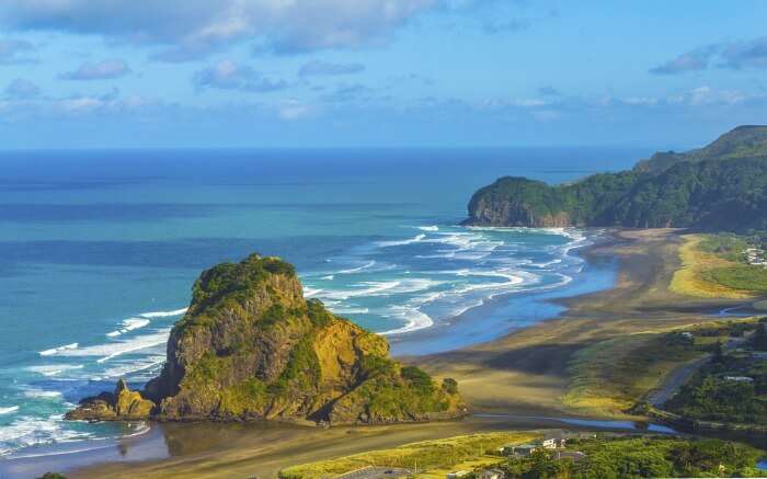 Magnificent beach view at Piha Beach in Auckland 