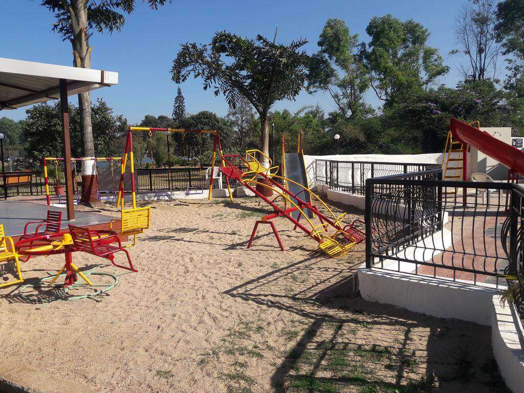 swings on the ground area of a resort in Sapuatara