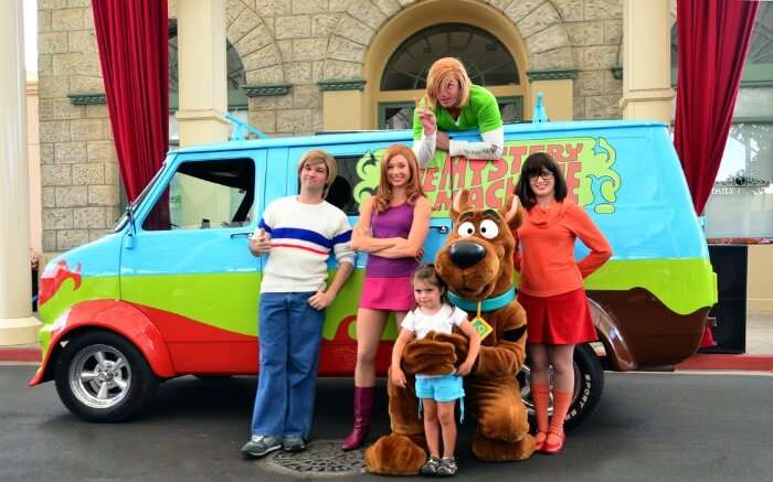 Scooby doo characters in Warner Bros Movie World park 