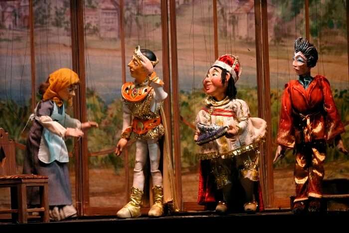 puppet dancing show