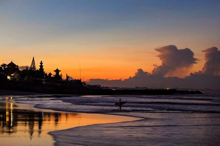 enjoy the sunset at echo beach bali