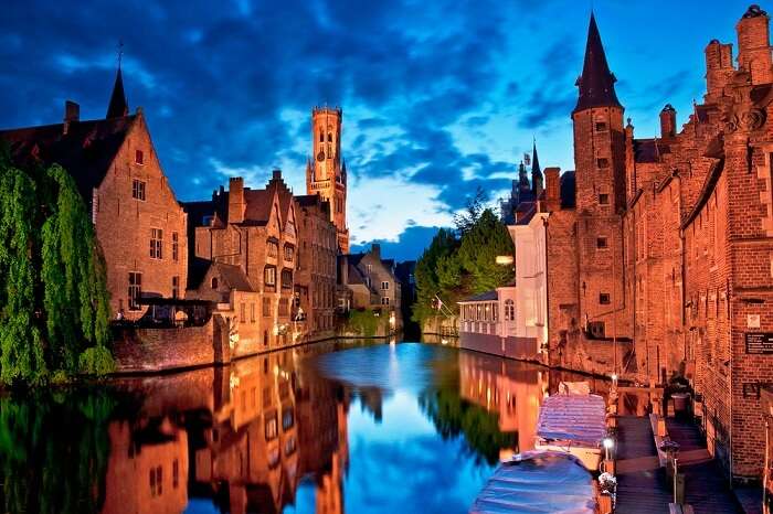 Houses along the canals of Bruges in the evening