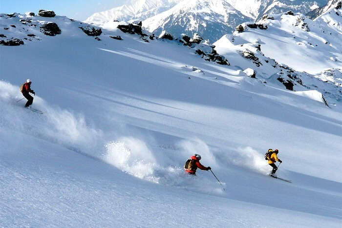 Skiing in Manali