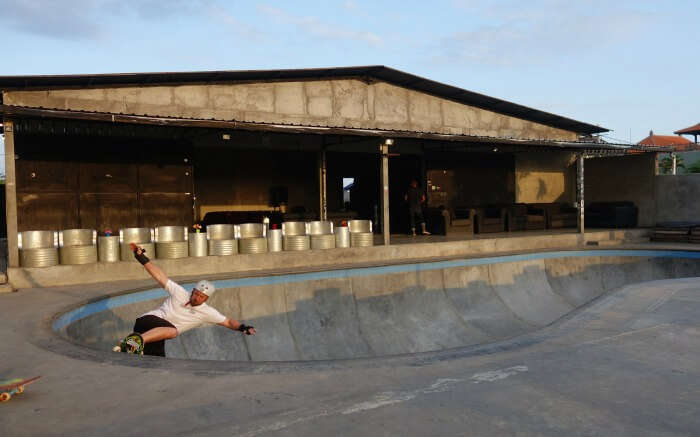 A traveler trying skating in Canggu in Bali