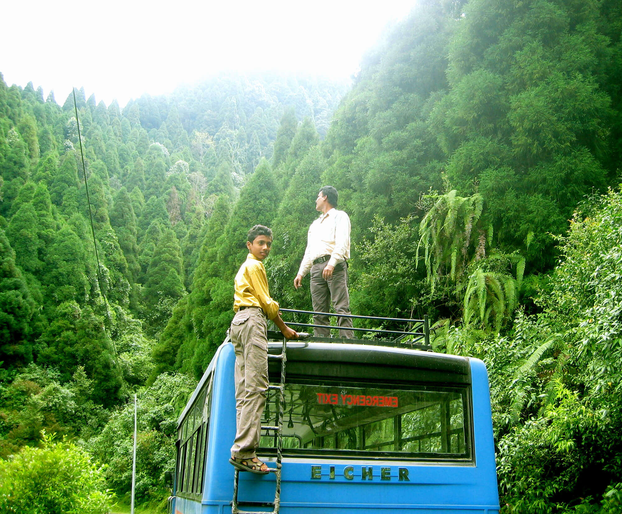 Curious_Tourist_at_Lava,_Kalimpong,_Darjeeling