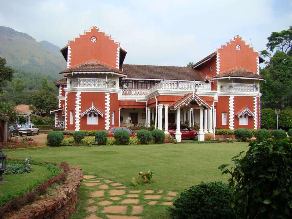 Thippanahalli Homestay is a wonderful heritage bungalow set amid the rolling hills of Chikmagalur