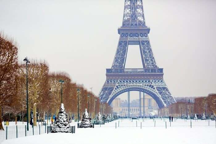 visit the eiffel tower in winter in paris