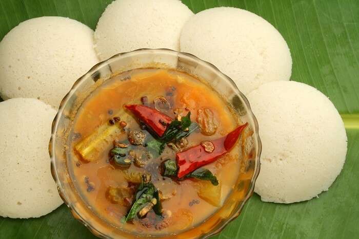 savour the taste of the popular kerala cuisine Idli Sambar