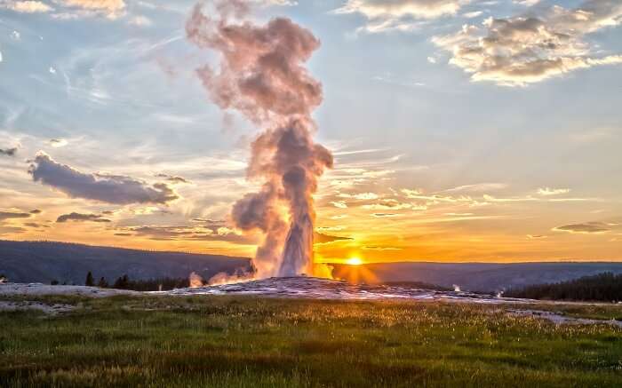 Old Faithful Geyser being erupted ss30102017