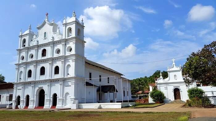 visit St. Diogo’s Church in goa