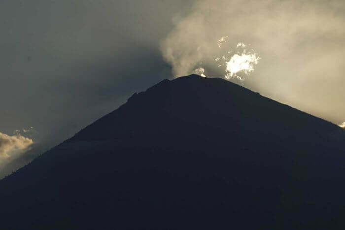 steam from mount agung