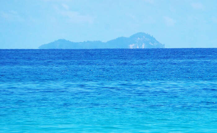 Blue water beaches Seychelles
