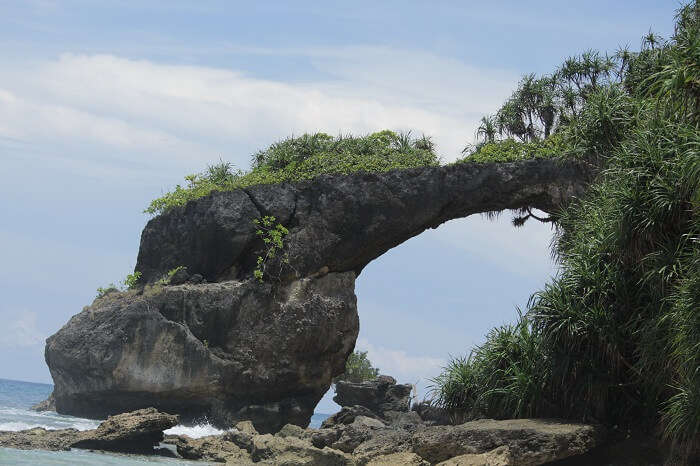 natural bridge or howrah bridge