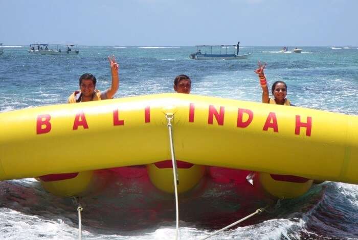 pankaj honeymoon trip to bali: pankaj and wife banana boat ride