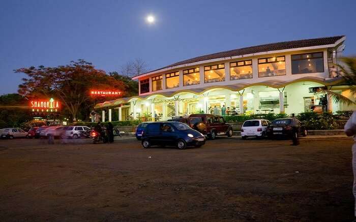 Parking area in front of Shangrila Resort in Mumbai