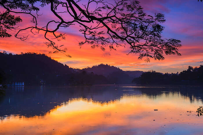 Witness a dramatic sunrise at Kandy Lake in Sri Lanka