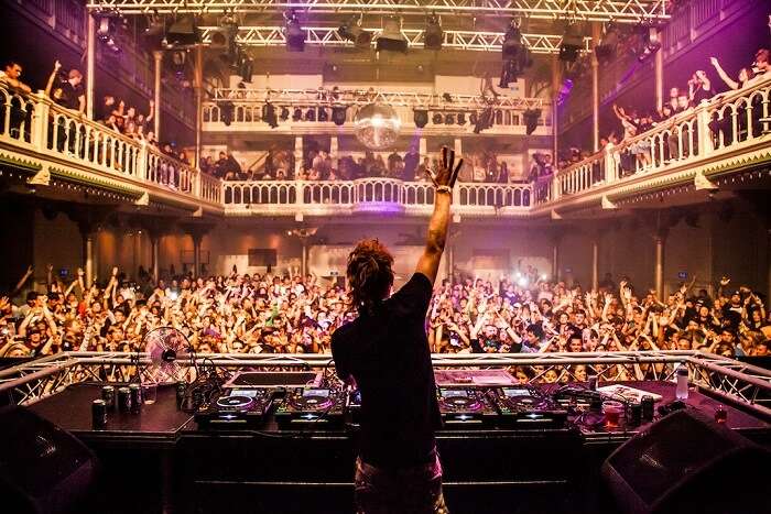 Go clubbing & bar hopping in Amsterdam