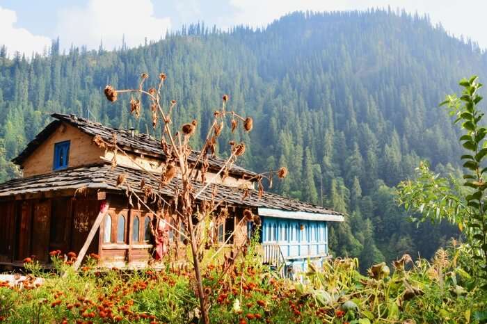 a house on the way to Kheerganga