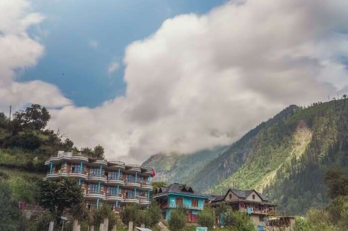 houses and hotels in Tosh Village near Kasol in winter