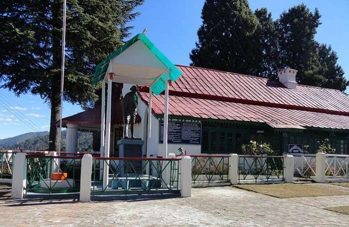 Kausani Photos, Images and Pictures