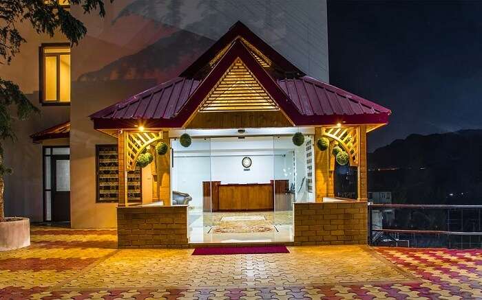 Entrance of Shoghi Eco Valley Resort & Spa in Shoghi at night