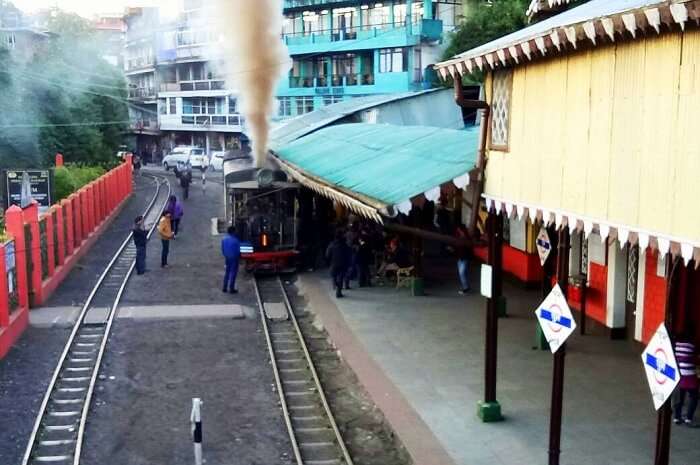 toy train ride in darjeeling