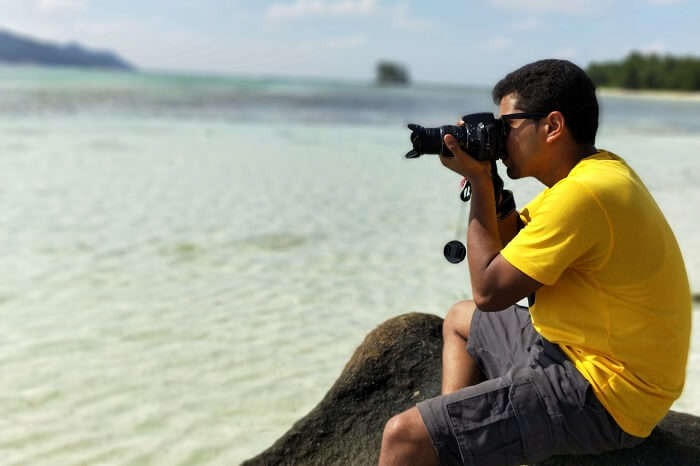 sandeep seychelles trip: sandeep taking pics