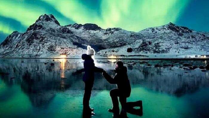 couple proposing in norway
