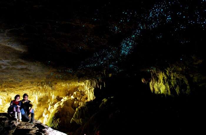 hang động phát sáng ở Waitomo, New Zealand