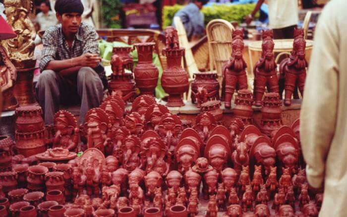 A potter show in INA market in Delhi