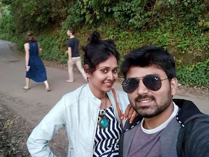 Couple traveling to Munnar