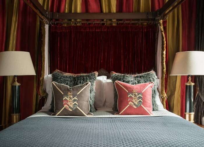Schlafzimmer im Canongate Harry Potter Apartment