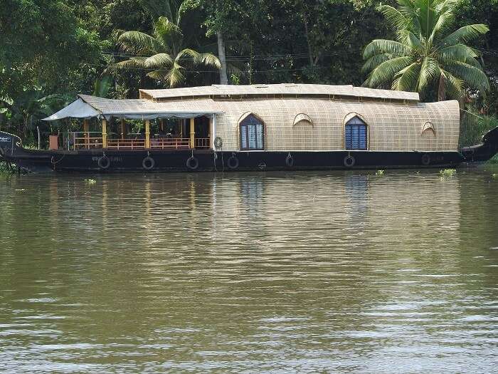 kerala houseboat stay