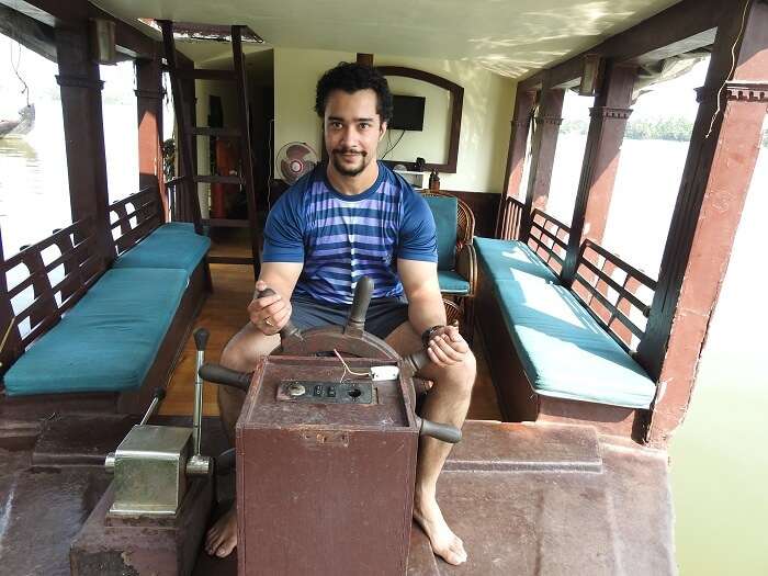 poojas husband in houseboat