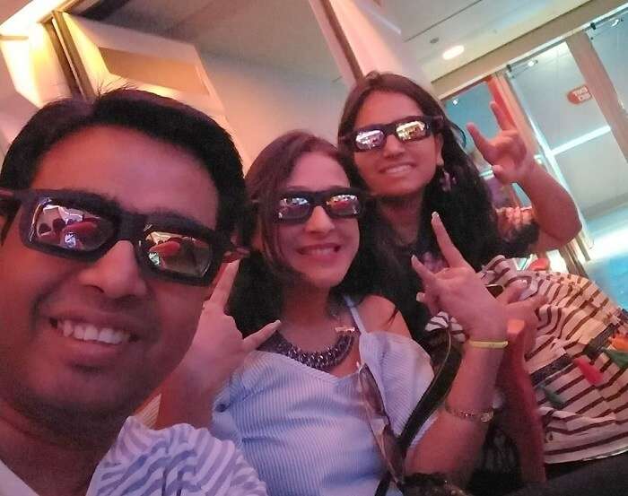 isha aggarwal hong kong family trip: 3D show