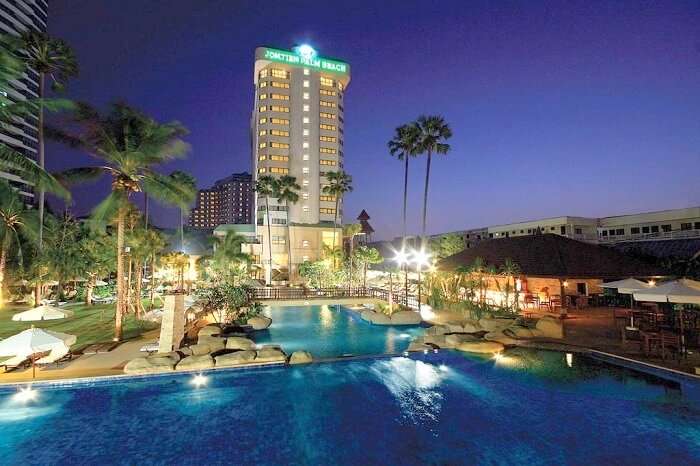 front view of Jomtien Palm Beach Hotel Pattaya