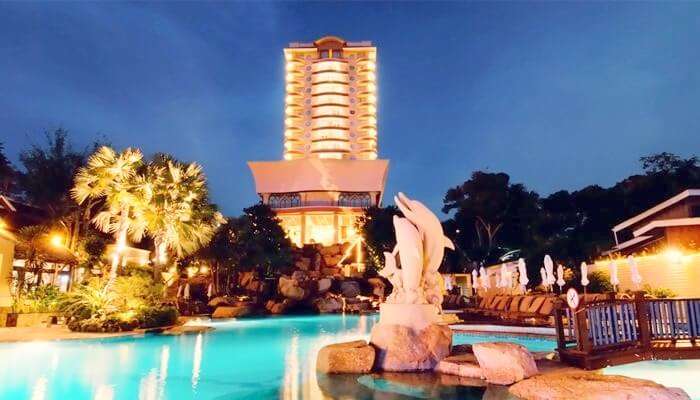 Front view of Long beach Garden Hotel Pattaya