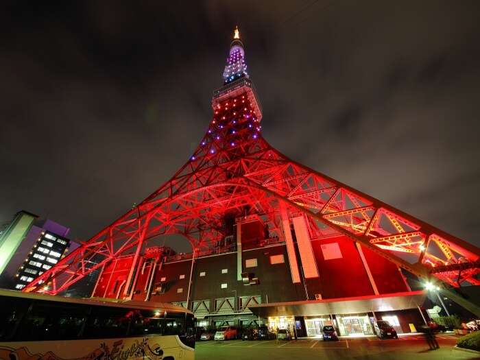 tokyo tower at night