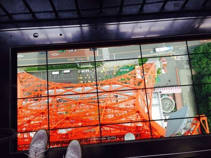 glass floor in tokyo tower