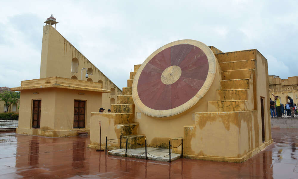 a big sun dial in jantar mantar