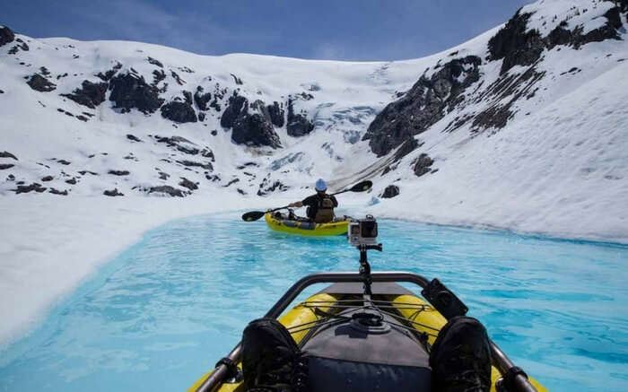 acj-kayak-in-canada-glacier (3)