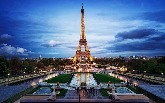 eiffel tower at dusk