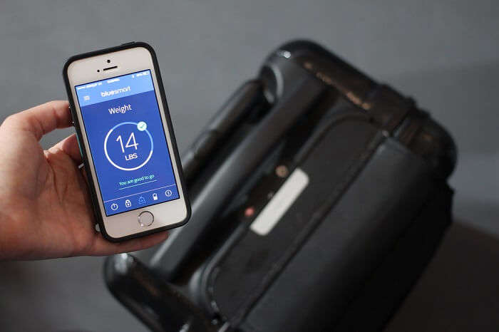 traveler using smart baggage