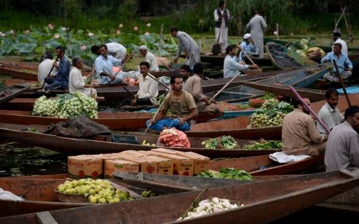 acj-0502-floating-market-kolkata (2)