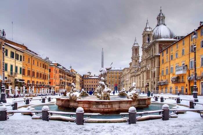 Snowfall in Piazza Navona, Roma