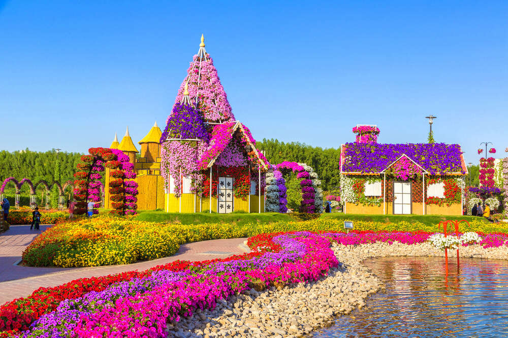 Miracle Garden, Dubai, people, blossoms, path, park, bows, HD wallpaper |  Peakpx