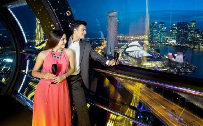 couple on singapore flyer